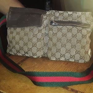 Gucci waist bag/Fanny pack. No buckle